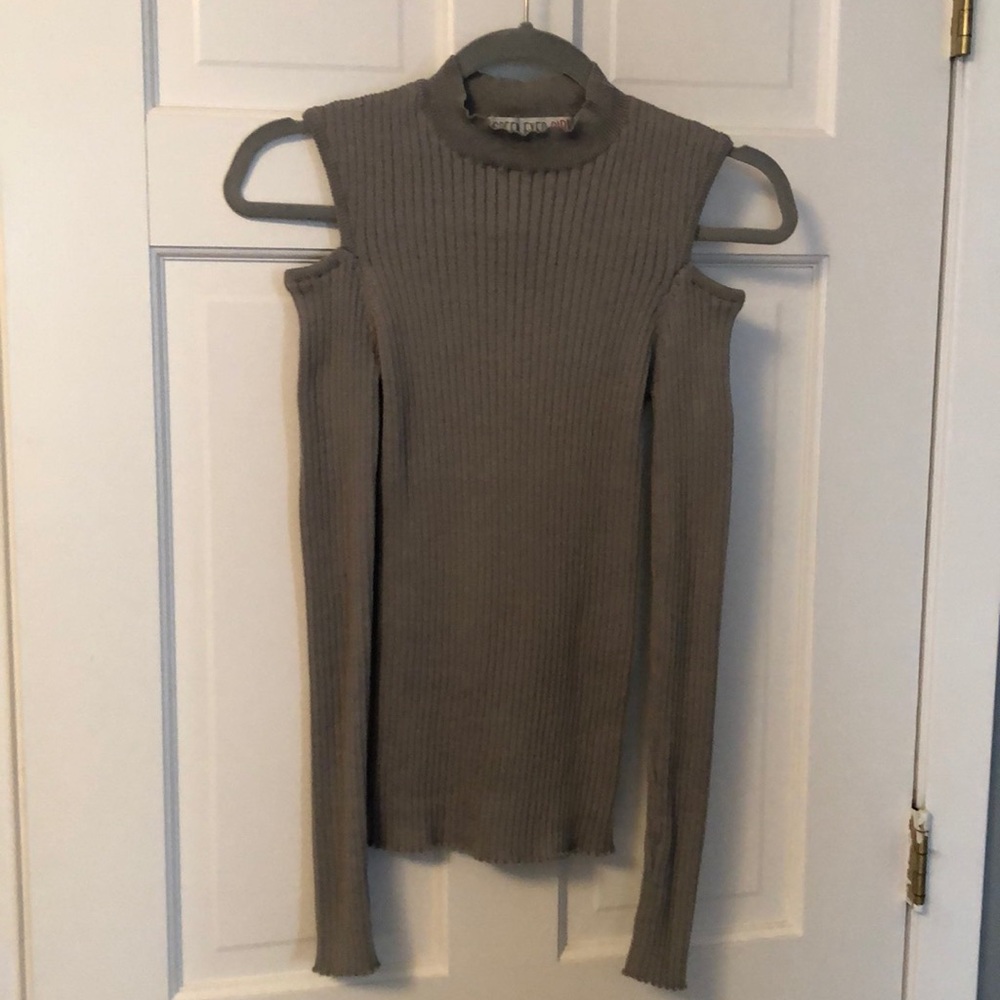 Cold shoulder Shirt